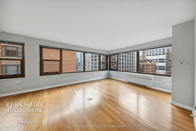 Building Photo - 247 E CHESTNUT Street