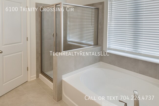 Foto del edificio - 6100 Trinity Xing Cir