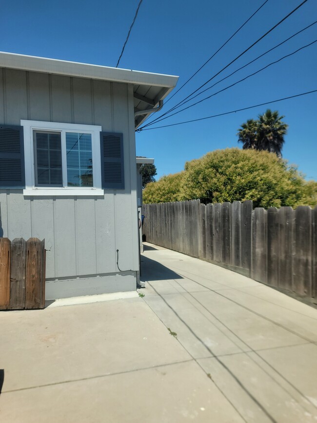 Building Photo - 106 Hillside Ave