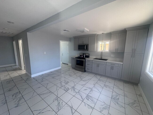 Building Photo - Rare waterfront rental home opportunity at the blue sky Marina in Antioch!