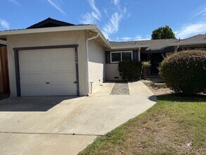 Building Photo - 3046-3048 Walgrove Way