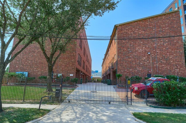 Foto del edificio - 2422 Navigation Blvd