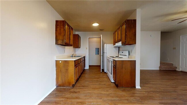Building Photo - 1002 Verde Dr