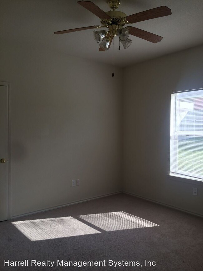 Building Photo - 3 br, 2 bath House - 3004 Clydesdale Way