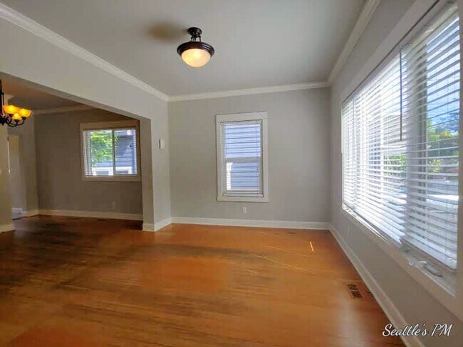 Building Photo - Spacious 2 Bedroom Home in the Pigeon Poin...