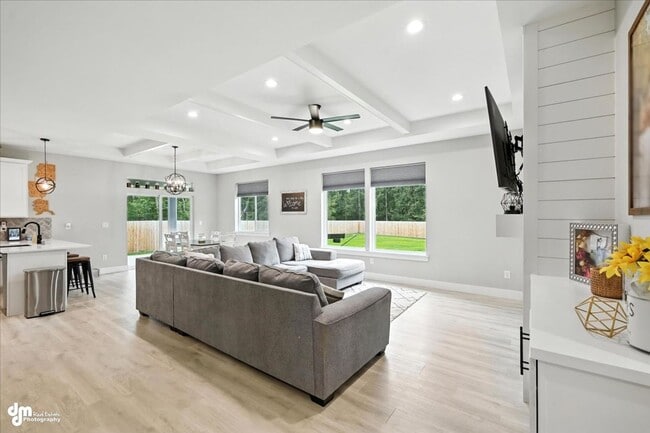 Building Photo - 4 BEDROOM | 2 BATHROOMS | 3 CAR GARAGE | M...