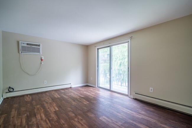 Building Photo - 358 Robert Drive