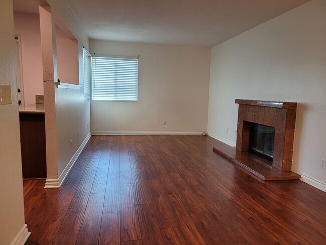 Building Photo - Great Encanto Location - three bedroom, th...