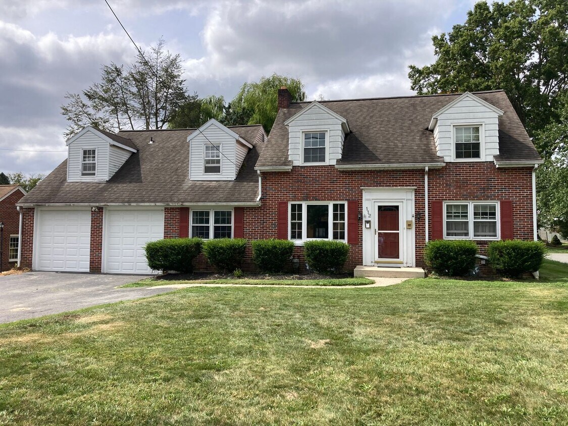 Primary Photo - 112-114 Millersville Rd.