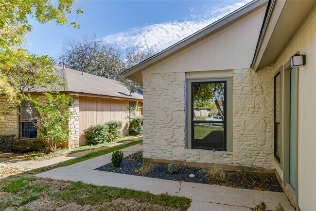 Foto del edificio - 913 Chisholm Cove