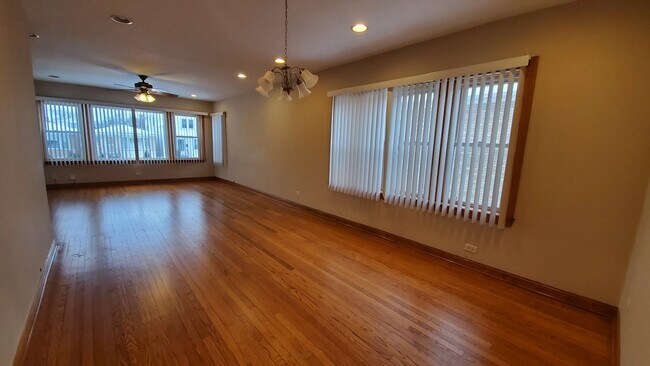 Building Photo - 3836 N Nordica Ave