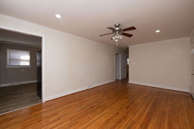 Foto del edificio - Classic Brick Ranch in Charming Mebane