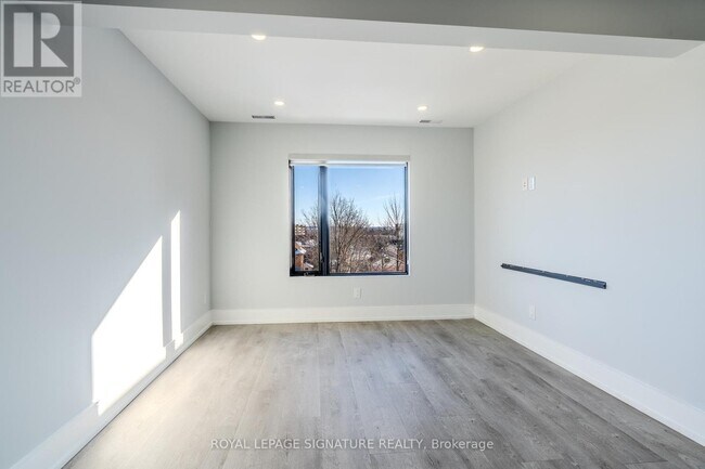 Photo du bâtiment - 66 John St W