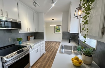 Building Photo - 3003 Barnard St