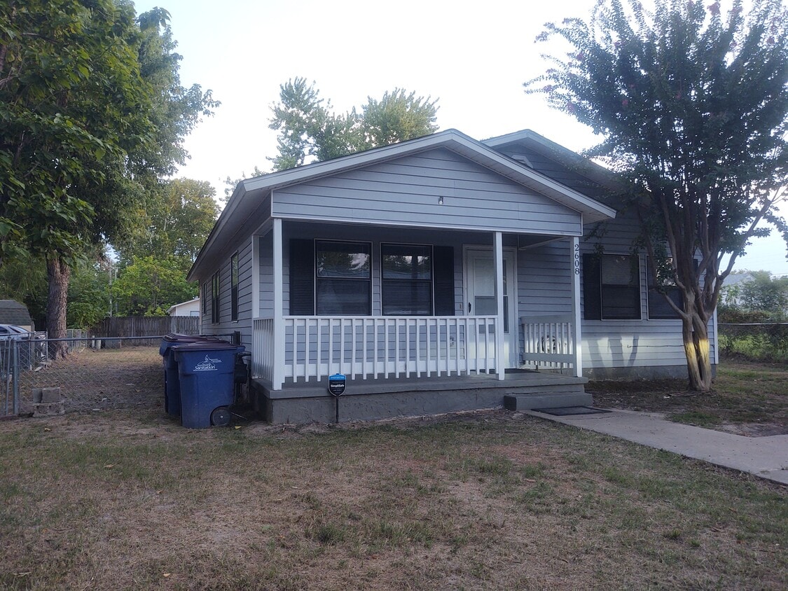 Primary Photo - 2608 Virginia Ave