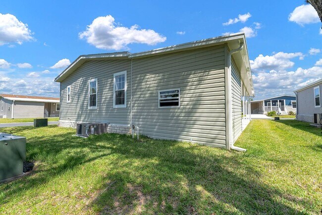 Foto del edificio - 3269 Walden Shores Blvd
