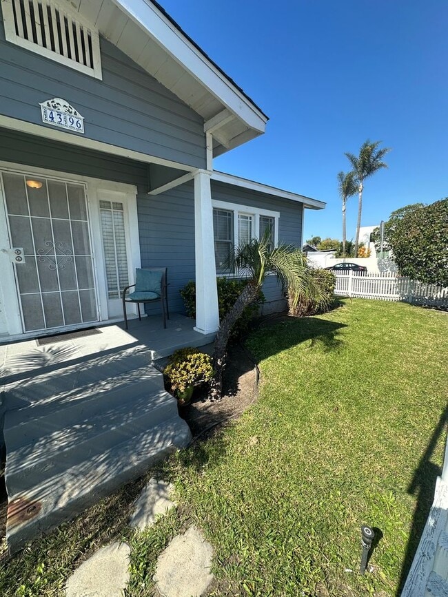 Building Photo - Quaint Craftsman House w/Garage, fenced yard, available now for 1 year lease to start!!!