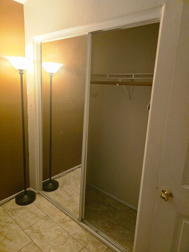 Foto del edificio - 1116 W 56th St