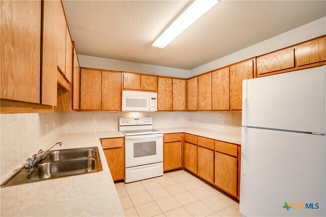 Building Photo - 2709 Lucille Dr