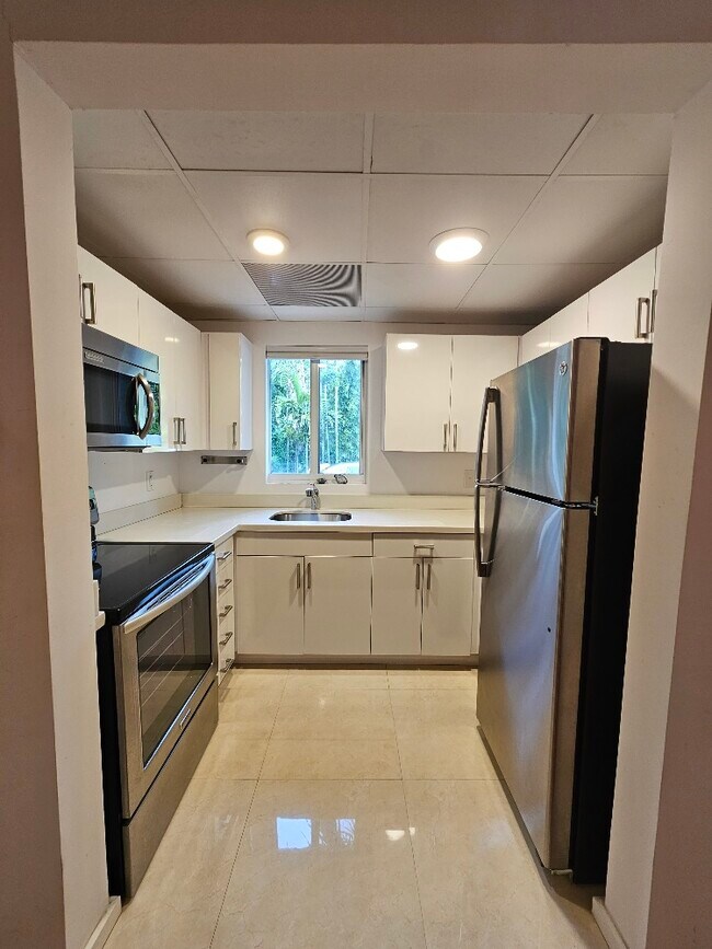 928 Bird Rd Unit 1/1 + Den, Coral Gables, FL 33146 Apartments in