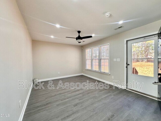 Foto del edificio - 420 Tippett Rd