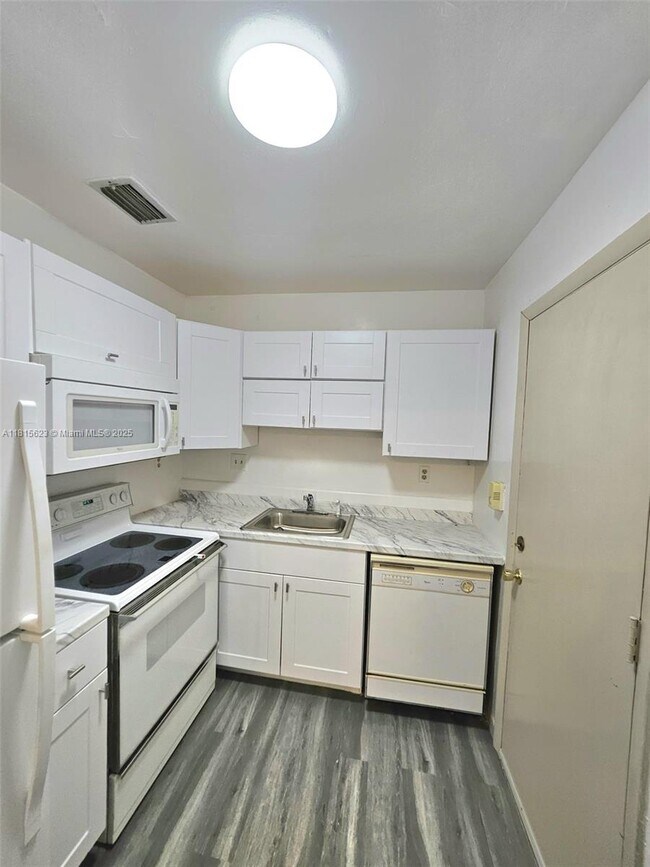 Foto del edificio - 3020 NE 16th Ave
