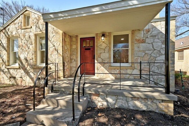 Building Photo - 1102 Garner Ave