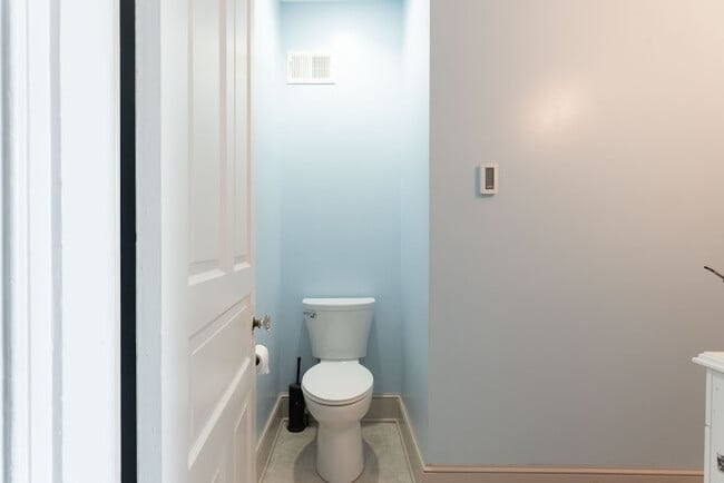 Building Photo - 4504 Regent St