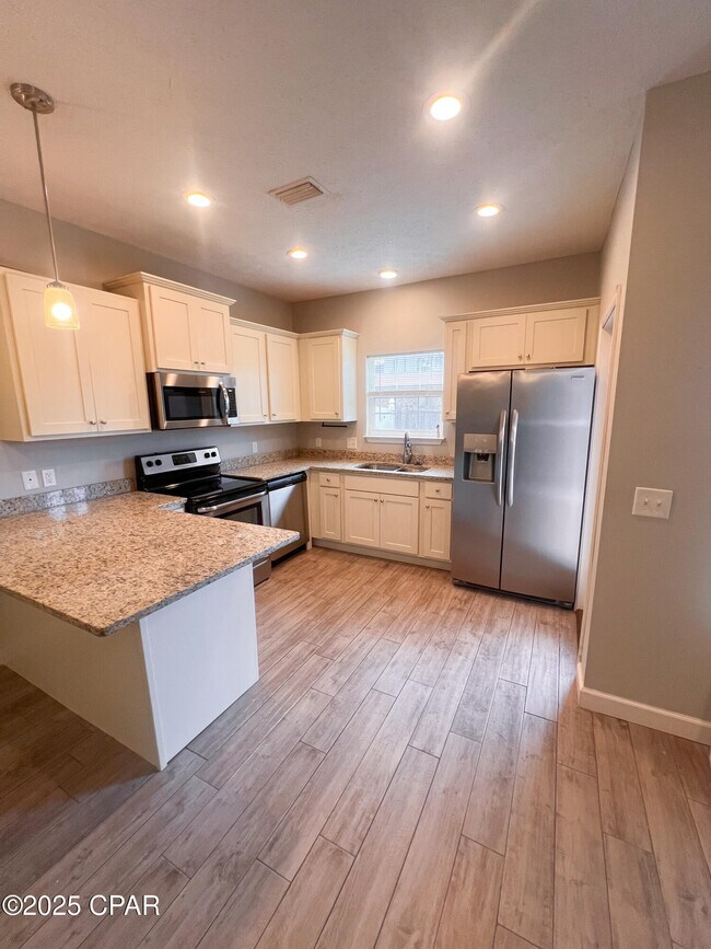 Building Photo - 2411 Causeway Manor Ct