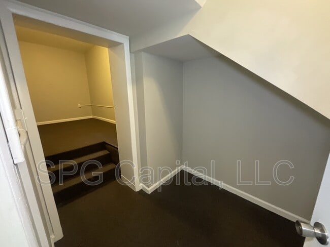 Building Photo - 317 S Main St