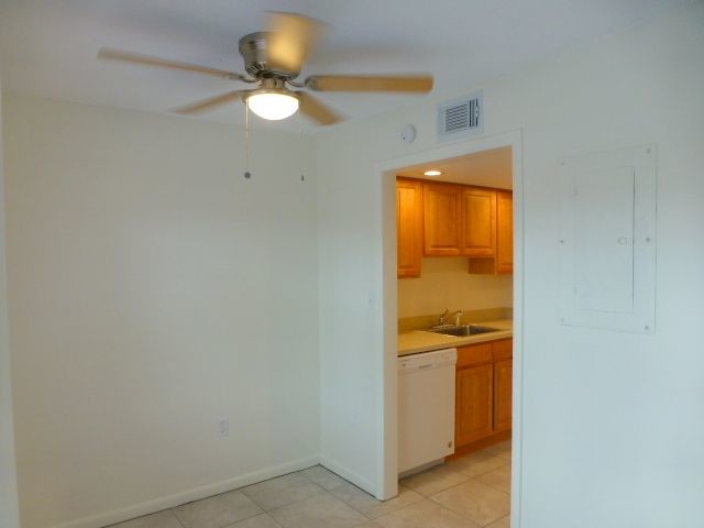 Building Photo - 400 N Hawley St