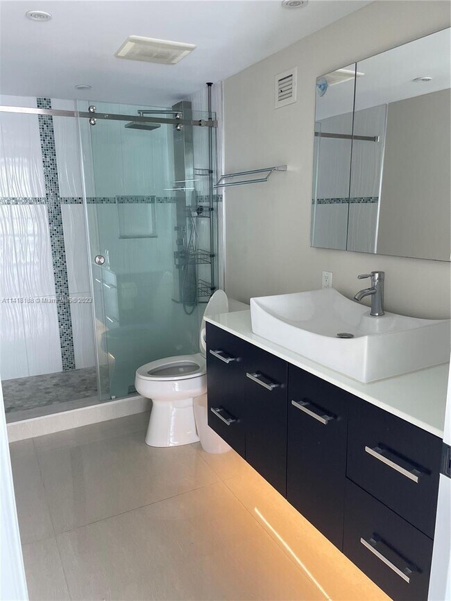 Foto del edificio - 600 NE 36th St