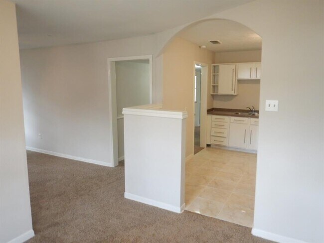 Building Photo - 5322 Dewberry St