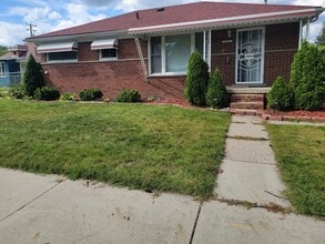 Building Photo - 18125 Maine St