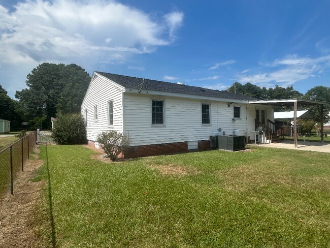 Building Photo - 327 Pace St