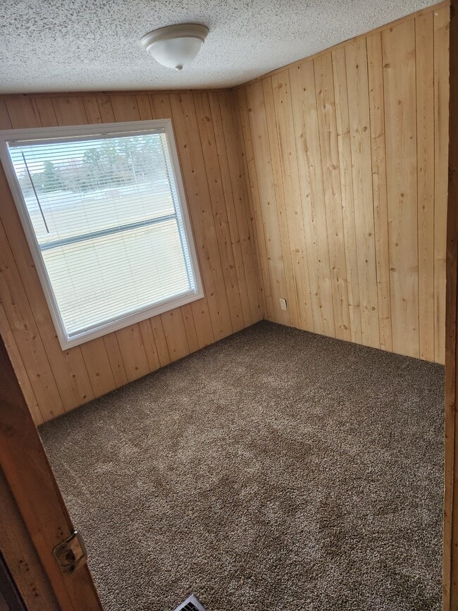 Building Photo - 1004 Aaron Ln