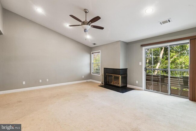 Building Photo - 103 Claridge Ct