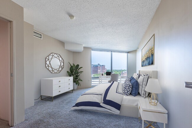 Foto del edificio - 1720 Maple Ave