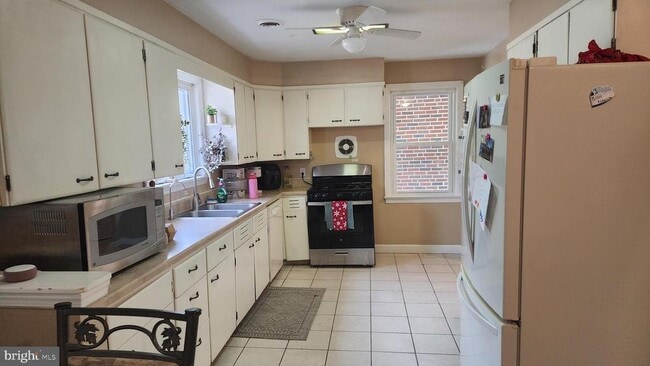 Foto del edificio - 211 University Blvd