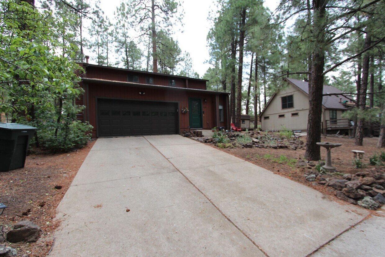 Foto principal - Available in Late September_Modern 2-Level...