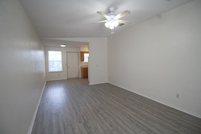 Building Photo - Well-Maintained 3BR Home in Bay Pine Villa Near NAS Pensacola with Open Layout & Private Backyard