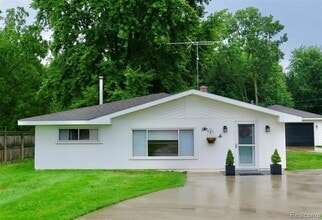 Building Photo - 48677 Sugarbush Rd