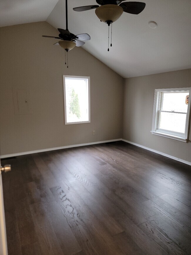 Foto del edificio - 1023 N Churchill St