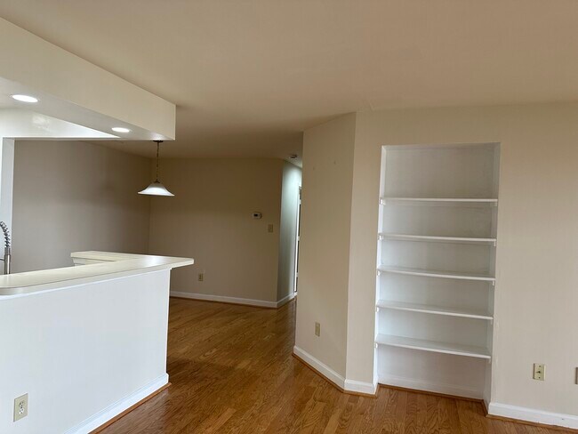 Building Photo - 13601 Sir Thomas Way