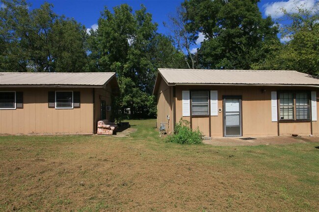 Building Photo - 49 Green Ln