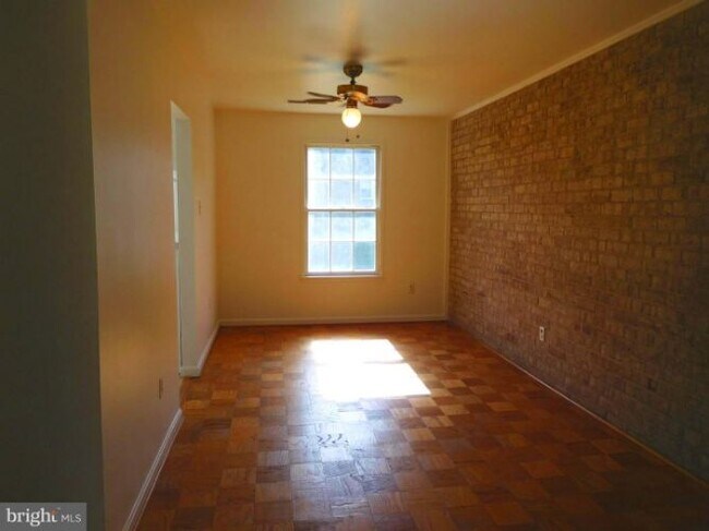 Building Photo - 734 Quince Orchard Blvd
