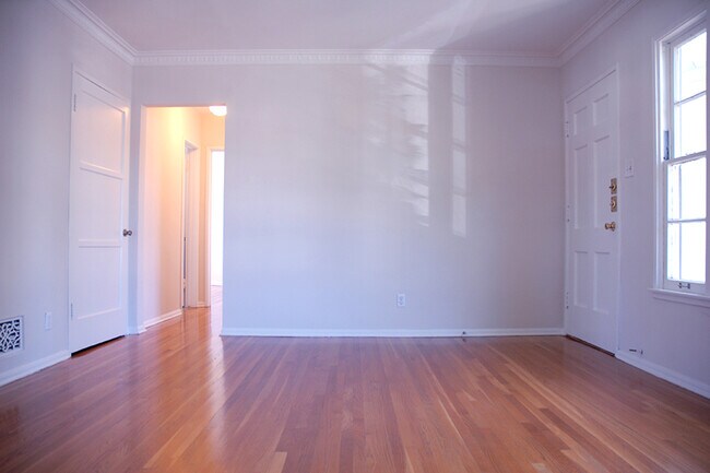 Foto del edificio - 5394 Edgewood Pl