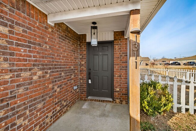 Building Photo - Fayetteville home | Near U of A