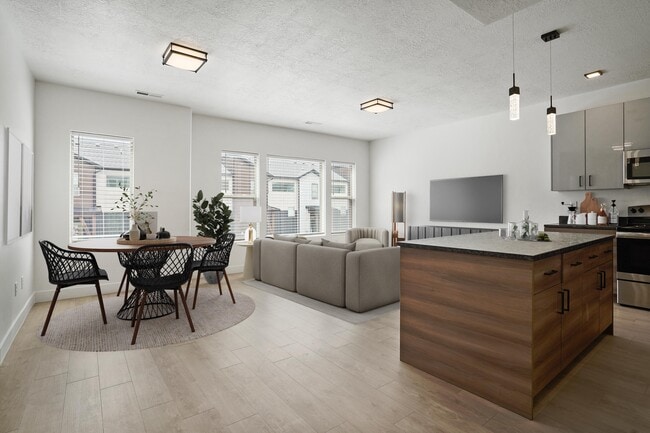 Spacious Livingroom - Whisperwood