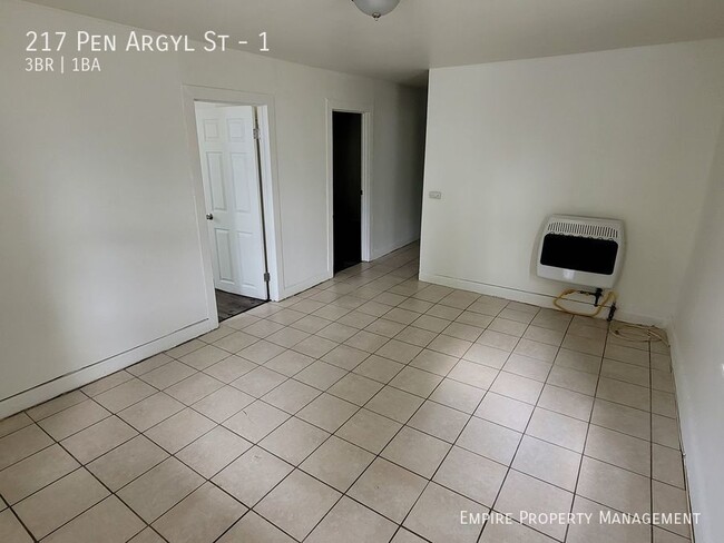 Building Photo - 217 Pen Argyl St